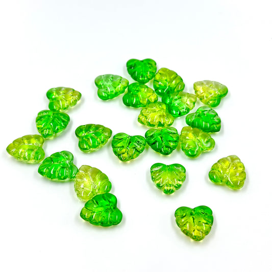 10pcs Gradient Heart-Shaped Green Glass Leaf Beads