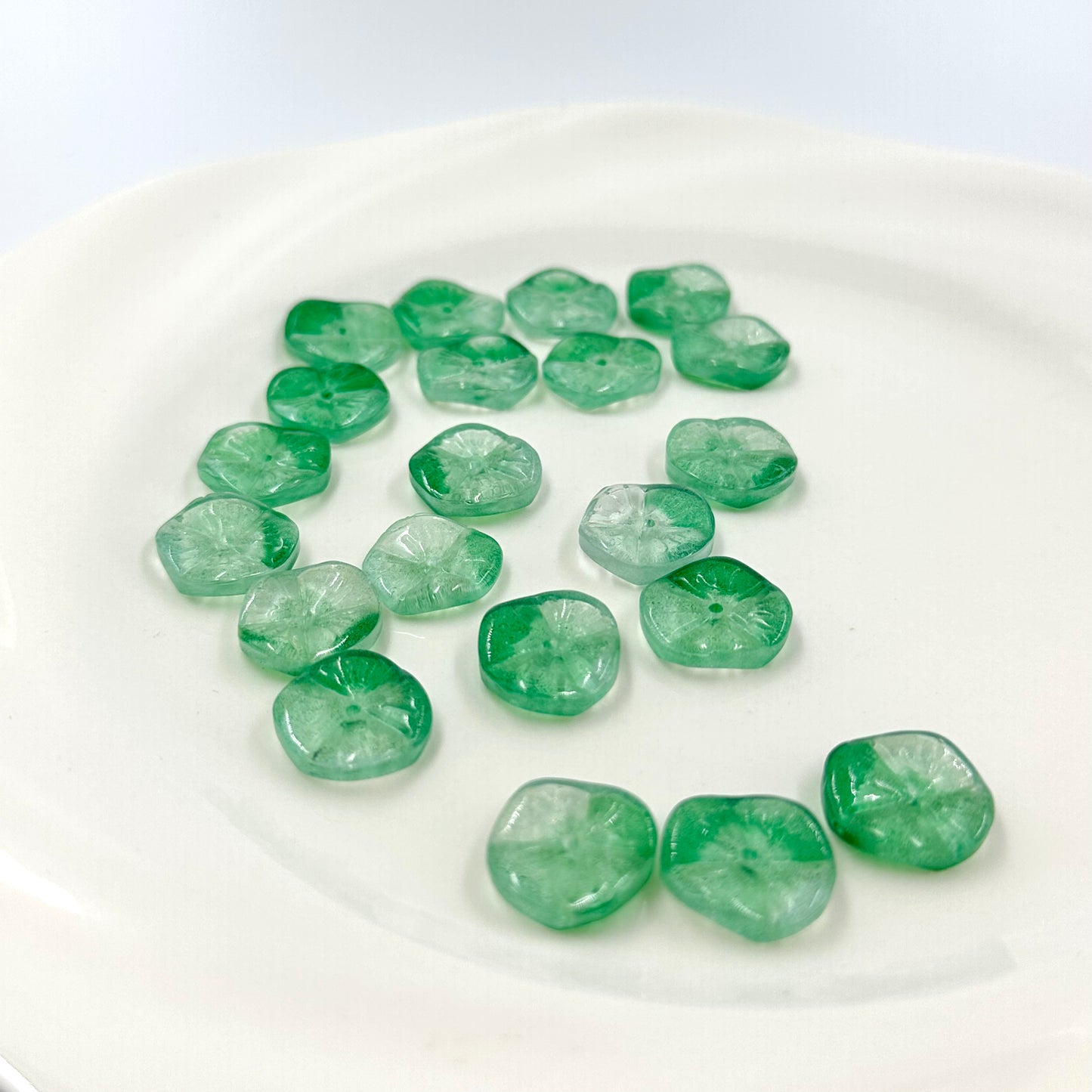 10pcs Gradient Green Lotus Leaf Beads