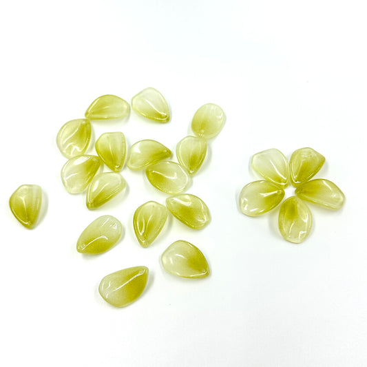 10pcs Gradient Green Glass Leaf Beads