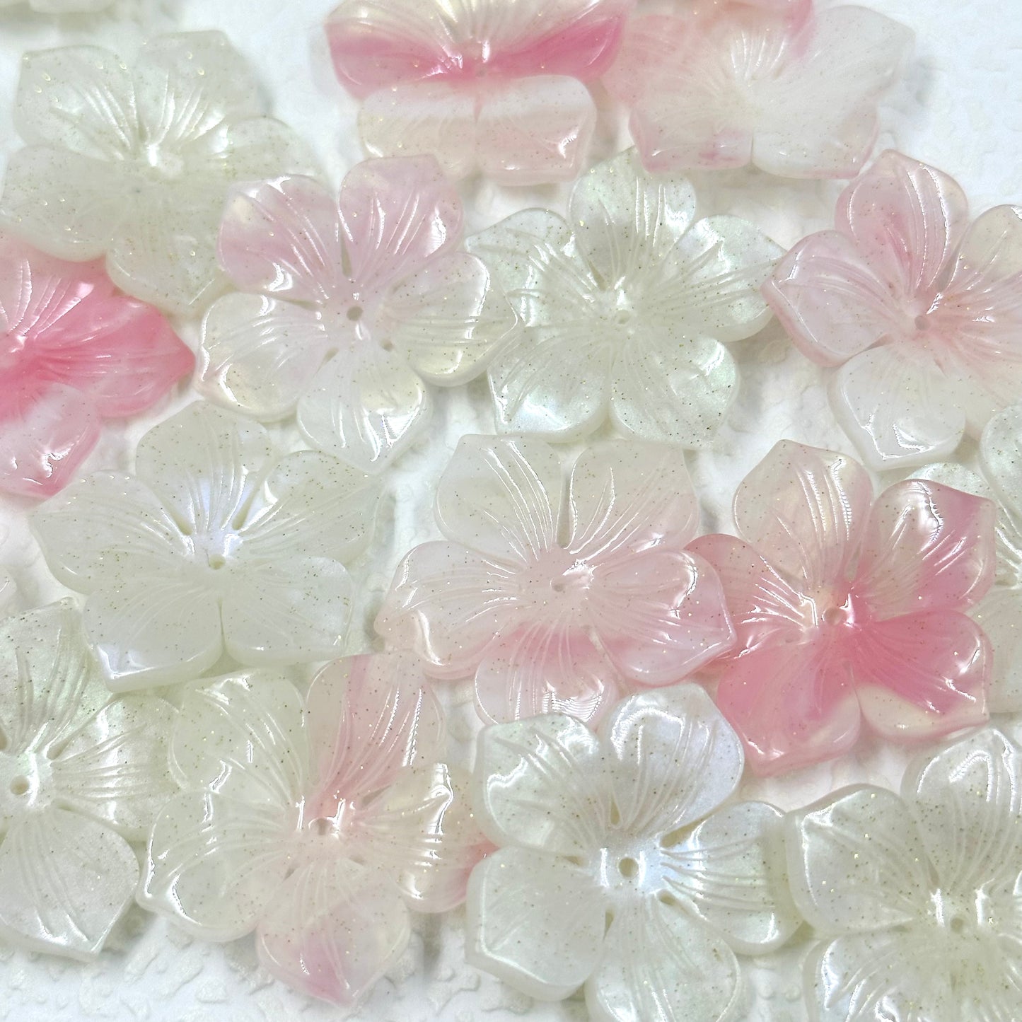 5Pcs Acrylic Flower Beads