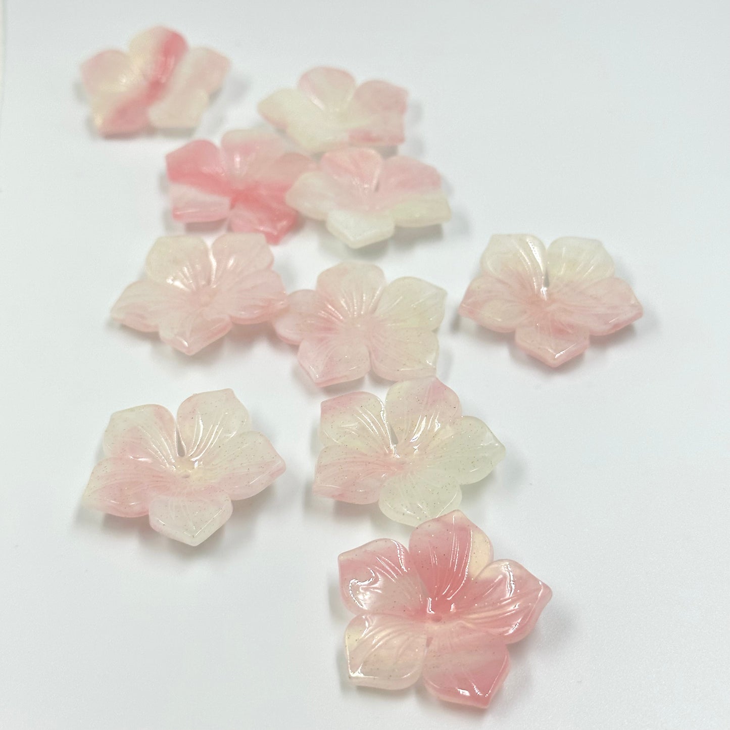 5Pcs Acrylic Flower Beads