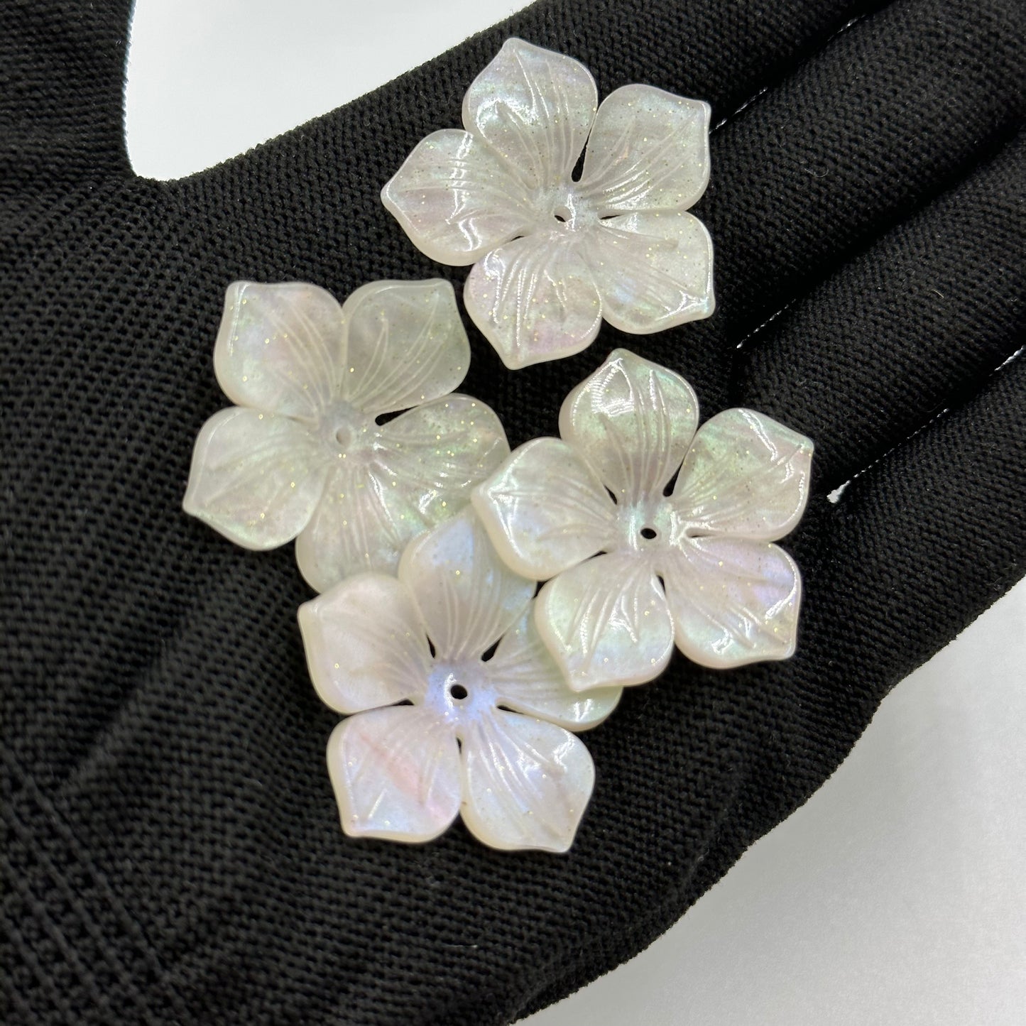 5Pcs Acrylic Flower Beads