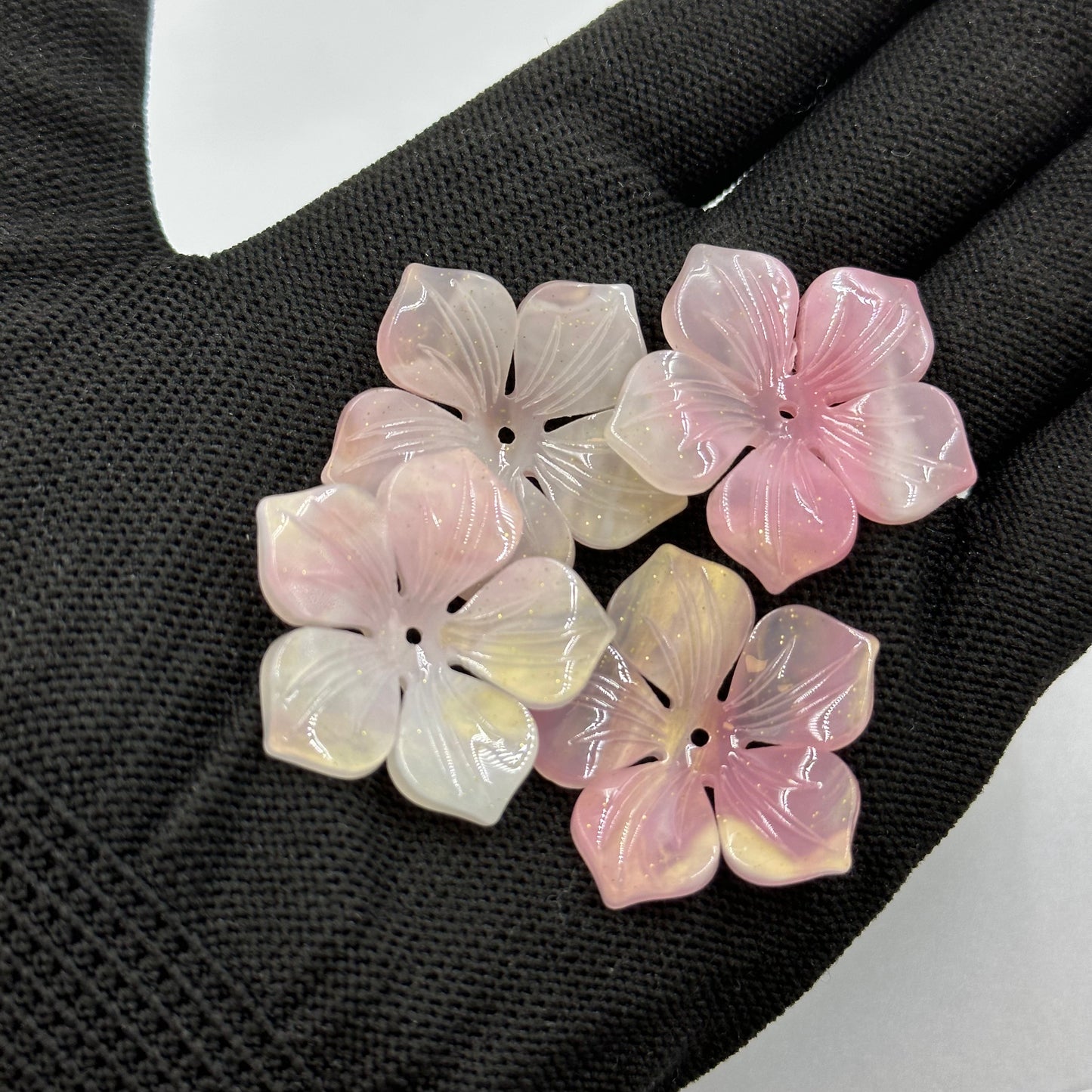 5Pcs Acrylic Flower Beads