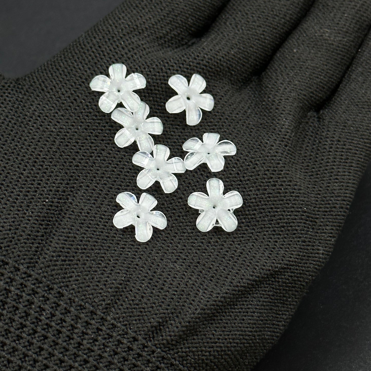 10pcs Tiny Flower Beads