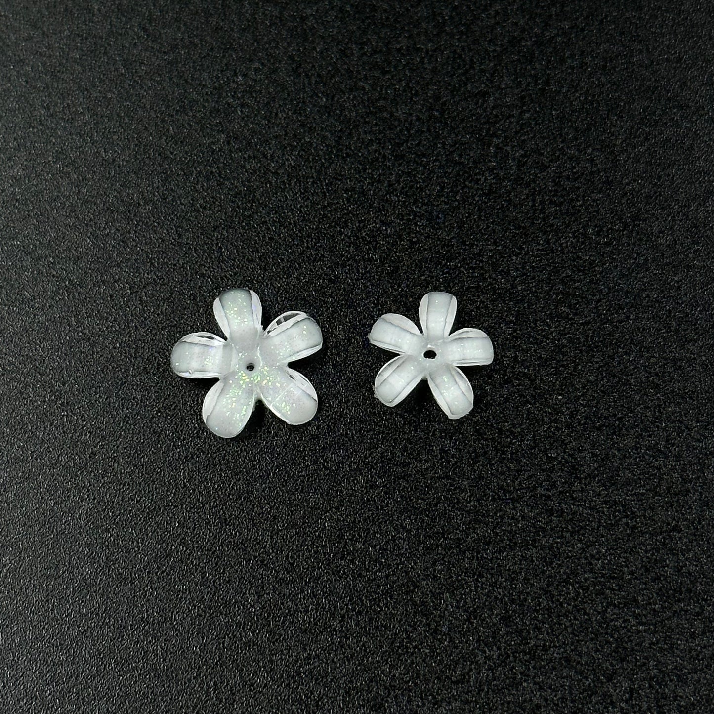 10pcs Tiny Flower Beads