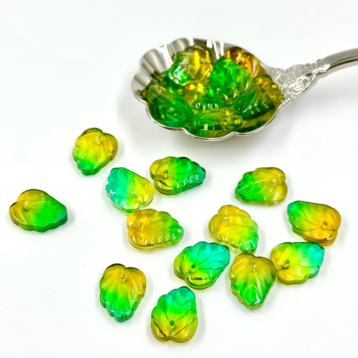 10Pcs Gradient Flat Leaf Glass Bead