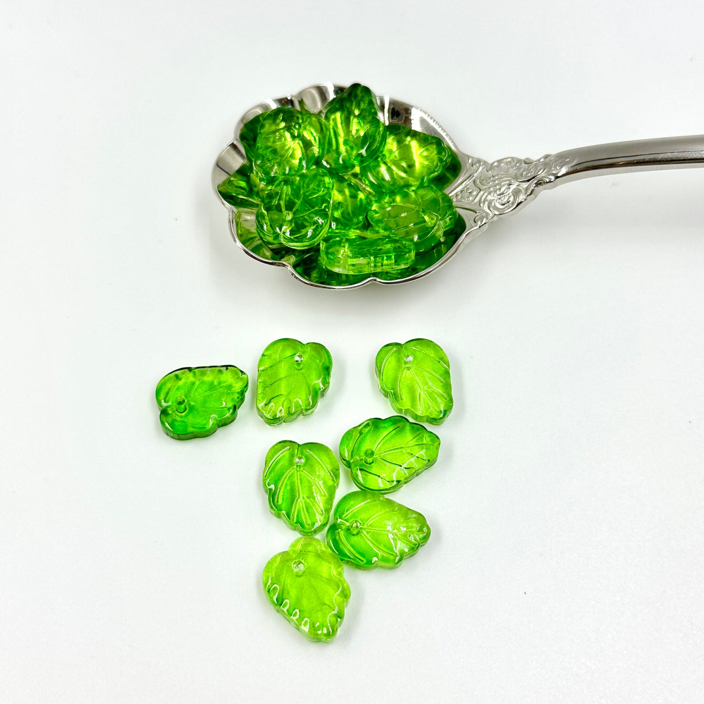 10Pcs Small Green Leaf Glass Beads